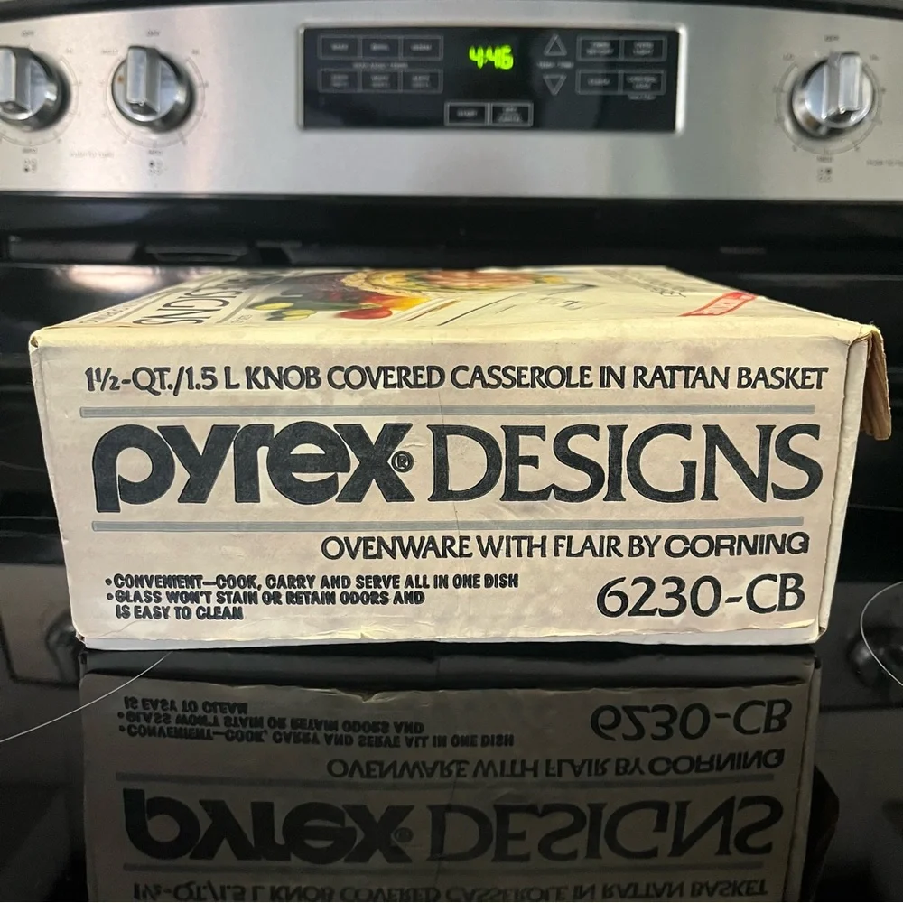 New in Box • 1987 Pyrex “Ovenware with Flair”‎